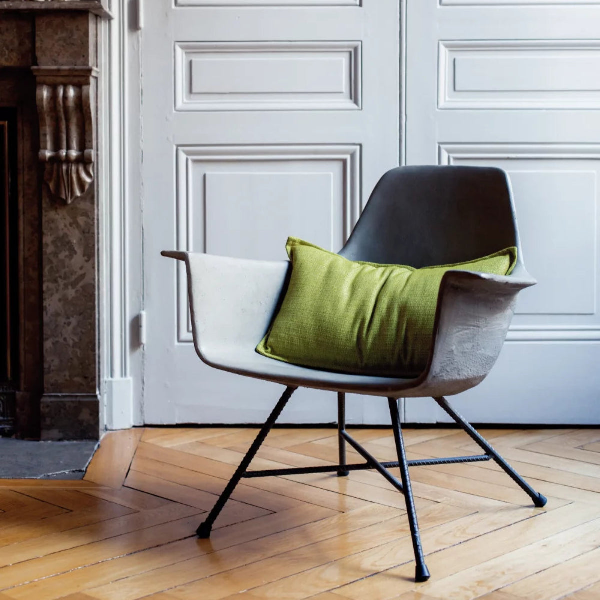 DL-09194_Lyon Beton Hauteville Concrete Low Armchair lifestyle