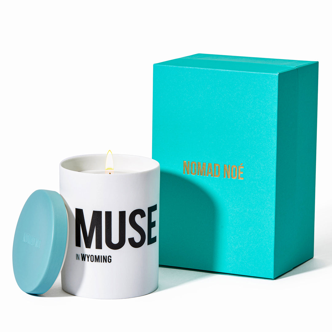 Nomad Noé Muse in Wyoming Scented Candle in a white porcelain vessel, featuring a blend of Rosa Woodsii and Sandalwood, 220g.