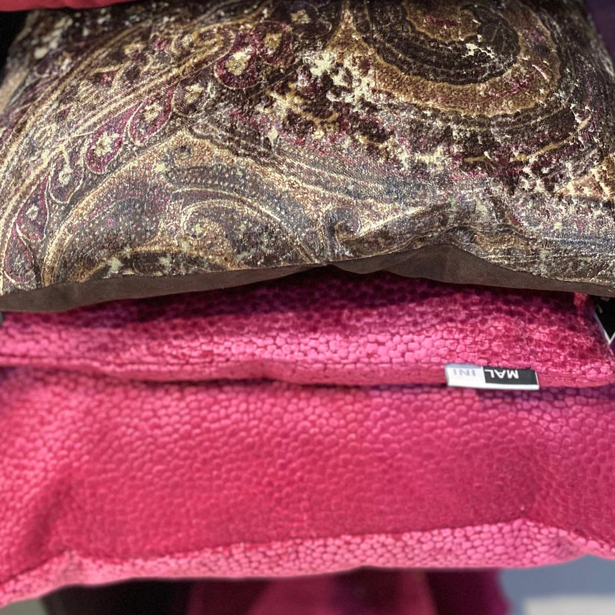 Malini Bingham Cut Velvet Cushion In Fuchsia-Beaumonde