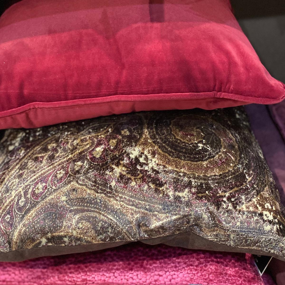 Malini Luxe Velvet Cushion In Fuchsia-Beaumonde